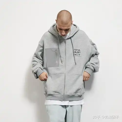 有什么男生穿的比较厚的带拉链的连帽卫衣推荐