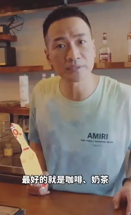 佟丽娅辟谣牵手小鲜肉,对方身份曝光,曾评价男人回家就好