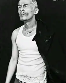 你居然是这样胡歌老胡多年前写真曝光,披大衣留胡渣男人味十足