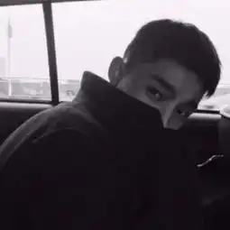 这两个发型哪个好