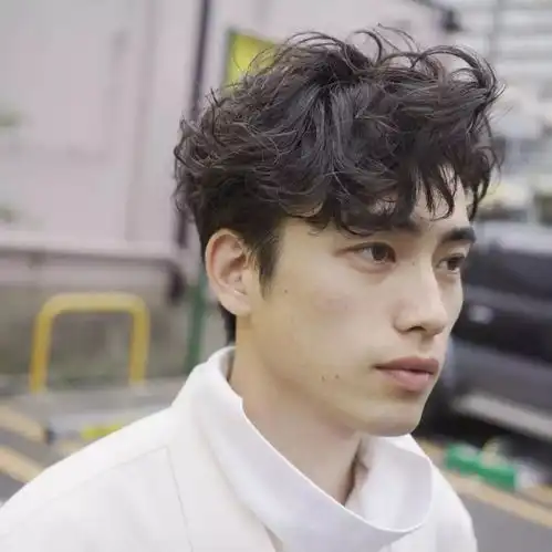 嘿小哥哥,你头发该烫了