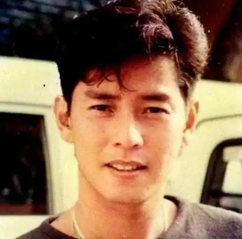 他让妻子做丁克,却与小22岁小三偷偷生子,现原配气到出家