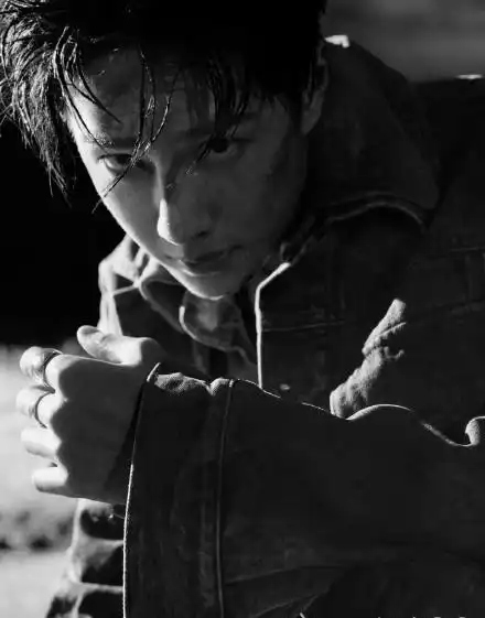 王一博新代言物料流出,粉丝却嫌弃太low