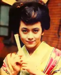 男星都爱扮女相你造吗金秀贤带上假发千颂伊附体张亮浓妆艳抹毁三观