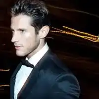 求一张欧美男生穿西服的头像