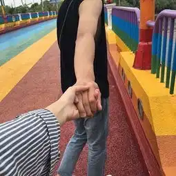 孤独成瘾的情侣双人头像