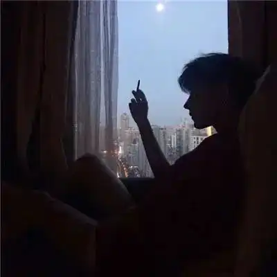 伤感男头终究还是错付了青春