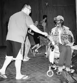 美国老兵缘何无家可归申请补助费时政府项目没效果