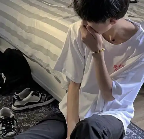 男生小众霸气头像其实我不后悔遇见你.