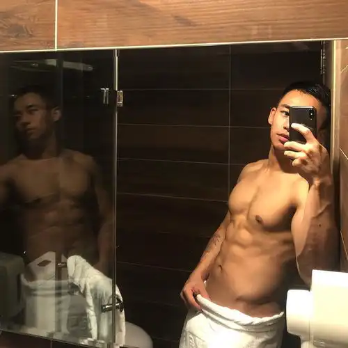 韩国肌肉小哥,身材壮硕肌肉发达