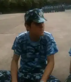 男星军训照易烊千玺席地而坐,宋继扬气质仙肖战太接地气了