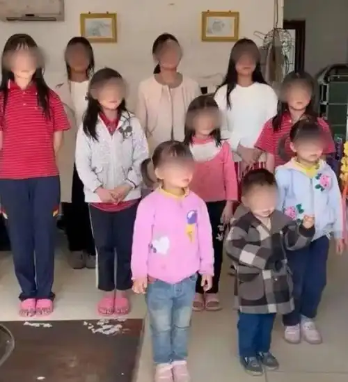 17年连生9女后终得1子,父母被质疑重男轻女,网友多管闲事