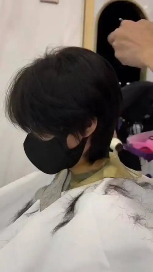 造型师徐豪狼尾鲻鱼头狼尾发不挑脸型的短发发型,日系少年感短发
