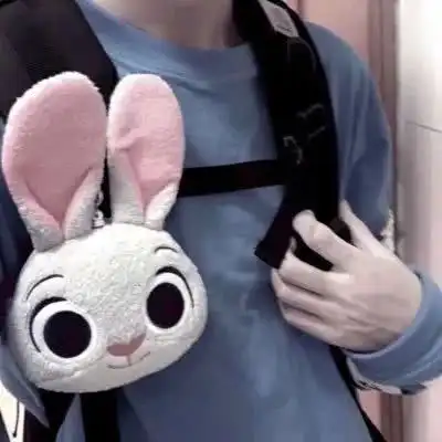 上半身无头男生头像