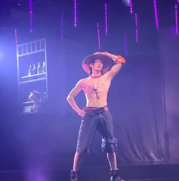 海贼王真人秀,艾斯这肌肉神还原了,网友这才是海贼王的男人