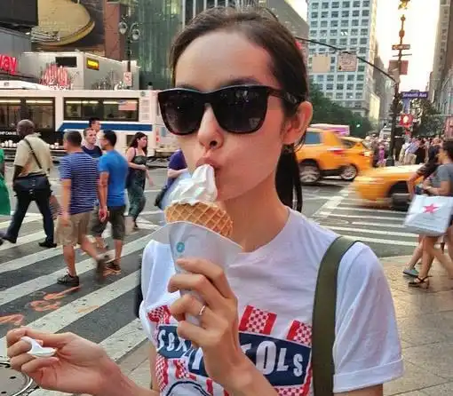 男生对你是真心的,一定会送你这3种东西,渣男不敢给