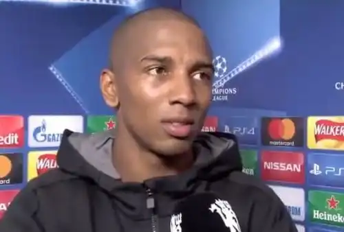 热刺内部人士阿什利杨对凯恩的犯规很可耻,他应该被罚下