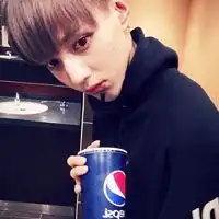 潮爆的个性男生头像我以为我闭上眼就能忘记你