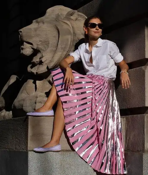 能把彩色穿得非常自然又舒畅的插画师复古文艺风的情怀很精彩