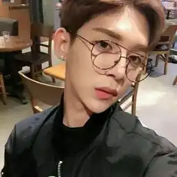 这是一个网红的照片还是网图如果是网红的话是哪位网红