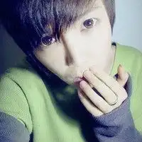 纯色与多彩混搭系男生头像