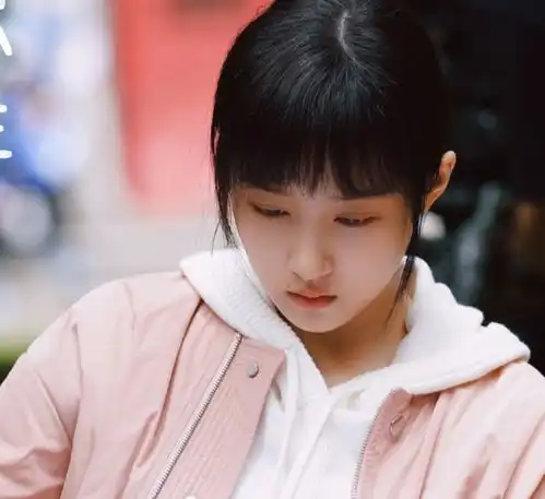 关晓彤新剧路透,被网友吐槽身材膀大腰圆,和张一山cp感全无