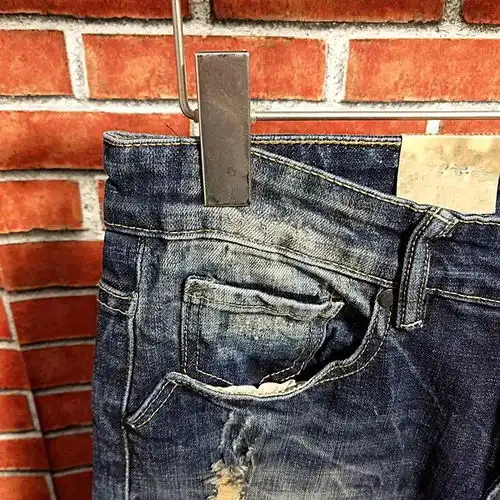 一改刻板印象美式街头风男士牛仔裤又一耗时耗料产物啊三次洗水做旧后的效果各种补丁粗犷压线