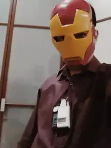 大马男老师戴钢铁侠面具为学生评卷学生真逗逼