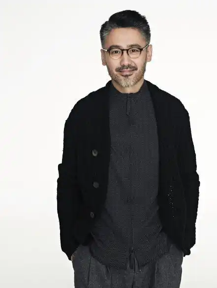 优质大叔人设倒塌,从万人捧到万人嫌,十年对比让人感慨