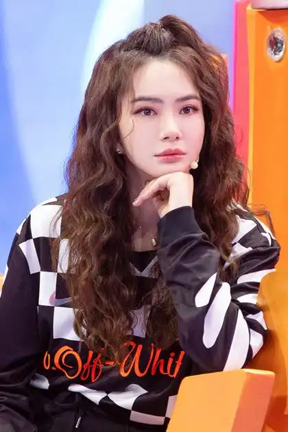 你说它是妈妈头郭采洁杨幂梳起来却超时髦