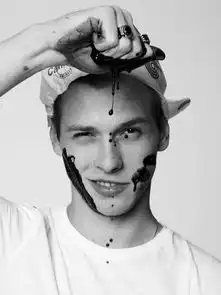 求这个模特的名字