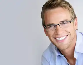 信赖爱威白让你的笑容更出众