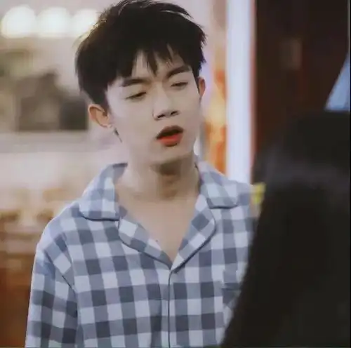 头像熬夜除了会变丑没有任何意义