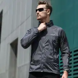 贼拉风的5款军用级皮肤衣,男人穿上不仅防晒更显独特品位