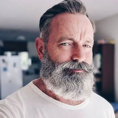 头发花白的男士,发型试试这四种,帅气有型不老气