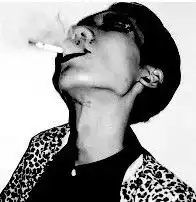 像这种黑白的男人抽烟头像谁有超帅的有的加我的qq649480843发给我