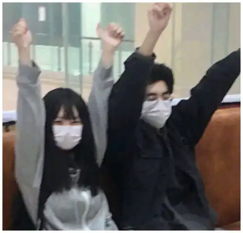 头像我将告别黄昏,向你的光里坠落