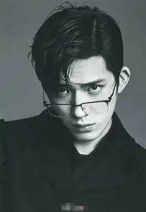 戴了眼镜的易烊千玺,帅气不止一点点