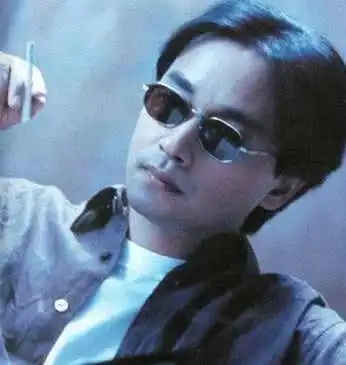 男星抽烟形象全无,霍建华有点猥琐,胡歌尴尬,王宝强最销魂