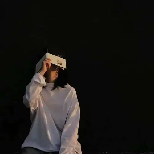 情侣头像任何瞬间的心动都不容易,不要怠慢了它