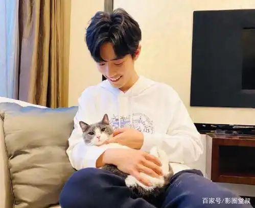 继肖战张若昀后,宋祖儿也现身央视大楼,今年春晚主打小花鲜肉