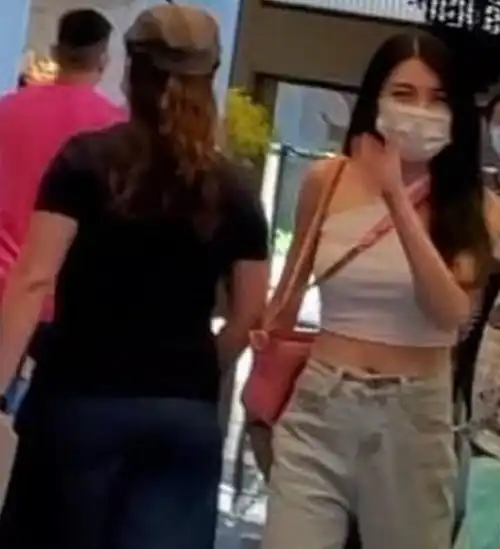何猷启老婆秘约法拉利男,夫妻俩各有各玩,网友都是时间管理者