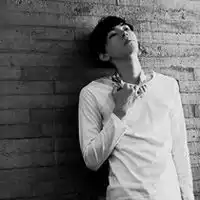 求倒下的男生头像,30仰倒,无字