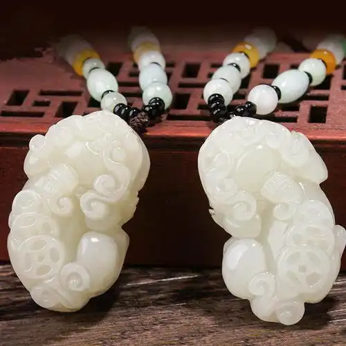 玉怎么戴才有灵性脖子戴玉的好处和禁忌