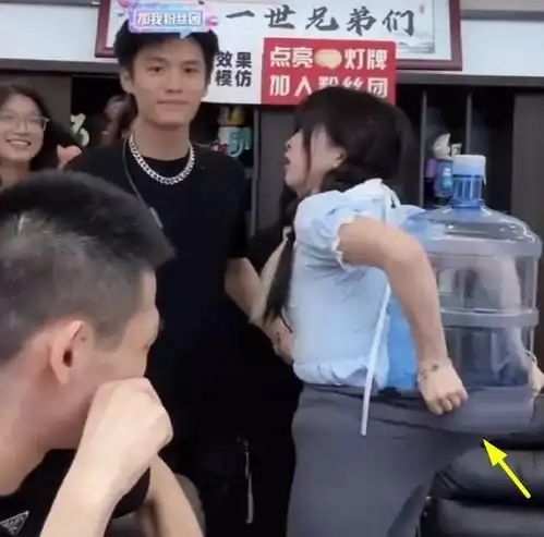 小杨哥换头像疑力挺徒弟被扒和徒弟一唱一和搞擦边