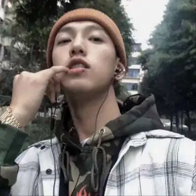 头像男生霸气冷酷真人社会不惯你