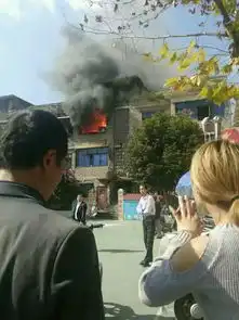 心痛贞丰县2岁小孩独自被锁家中命丧火海