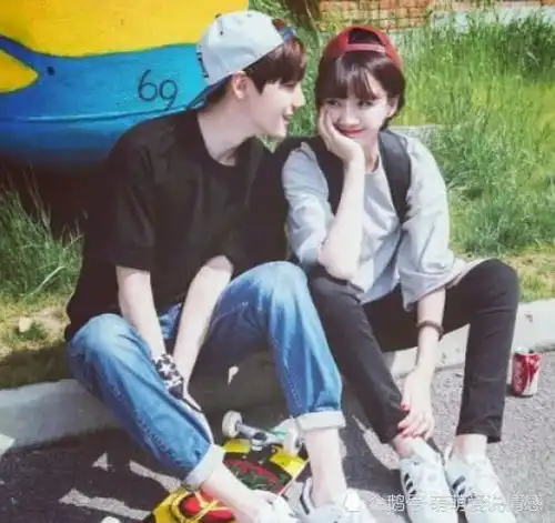 情侣聊天时,最冷漠的回答并不是呵呵,这3个字最扎心