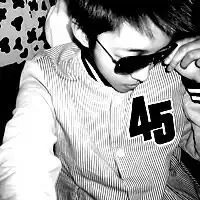 男生头像黑白男人都认为自己很帅