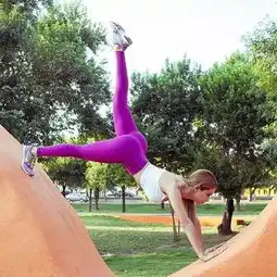 墨西哥3d凹凸身材爆红女主播,小编看了2小时